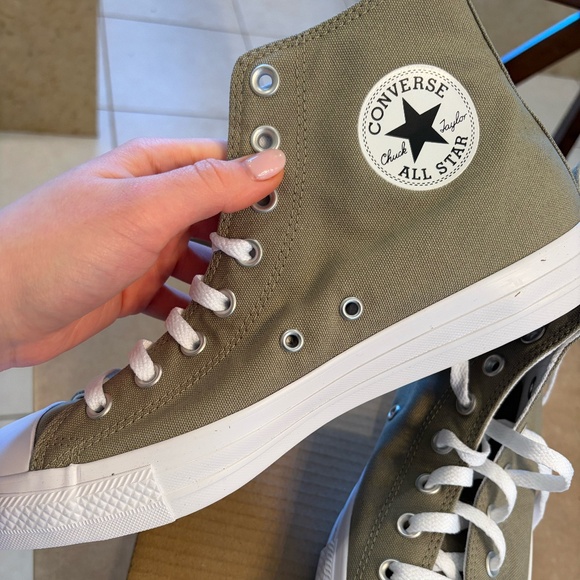 NWT OLIVE GREEN CONVERSE - Picture 2 of 3